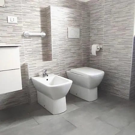 Tomy Centro * Μπιέλλα